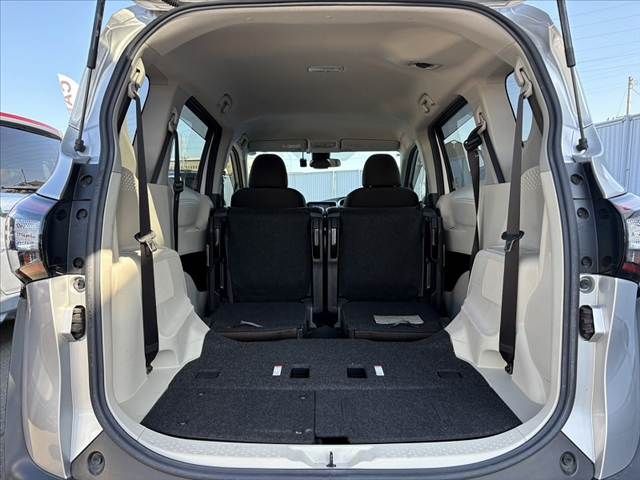 TOYOTA SIENTA HYBRID 2016