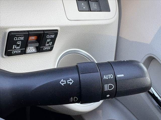 TOYOTA SIENTA HYBRID 2016