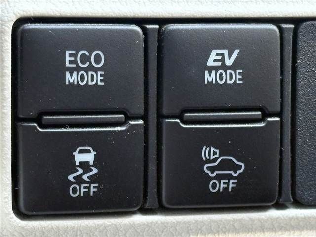 TOYOTA SIENTA HYBRID 2016