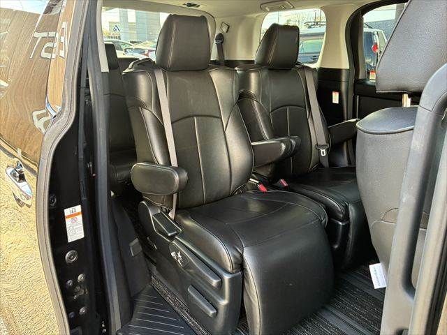 TOYOTA VELLFIRE 2016