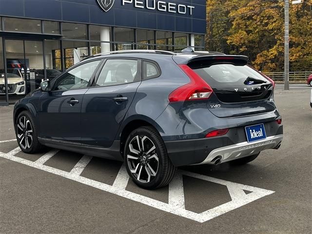VOLVO VOLVO V40 CROSS COUNTRY 2017