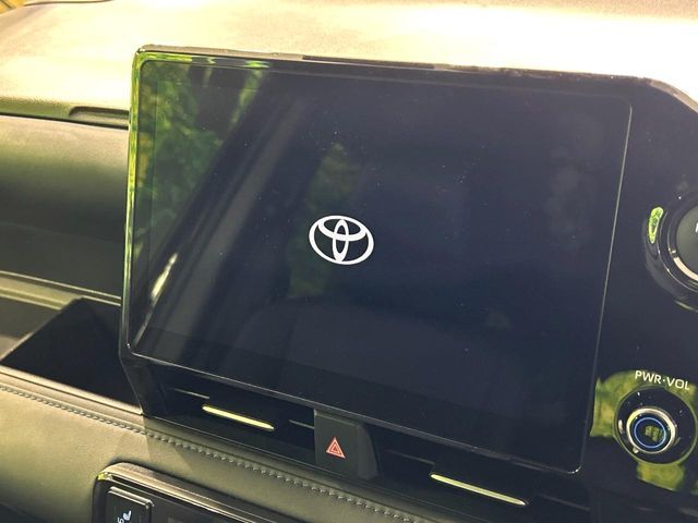 TOYOTA VOXY HYBRID 2024