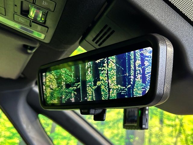 TOYOTA VOXY HYBRID 2024