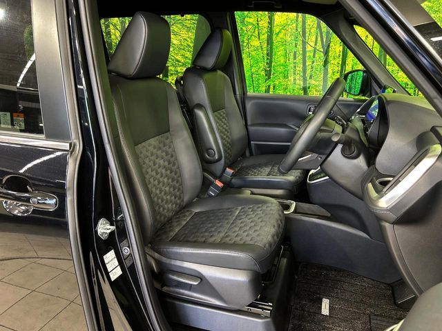 TOYOTA VOXY HYBRID 2024