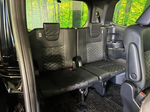 TOYOTA VOXY HYBRID 2024