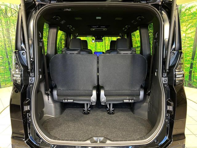 TOYOTA VOXY HYBRID 2024