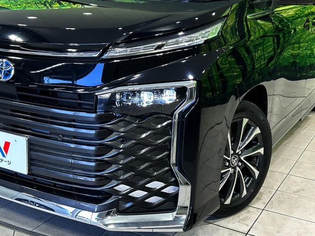 TOYOTA VOXY HYBRID 2024