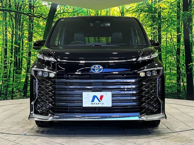 TOYOTA VOXY HYBRID 2024