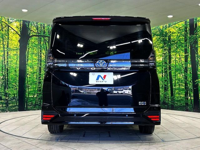 TOYOTA VOXY HYBRID 2024