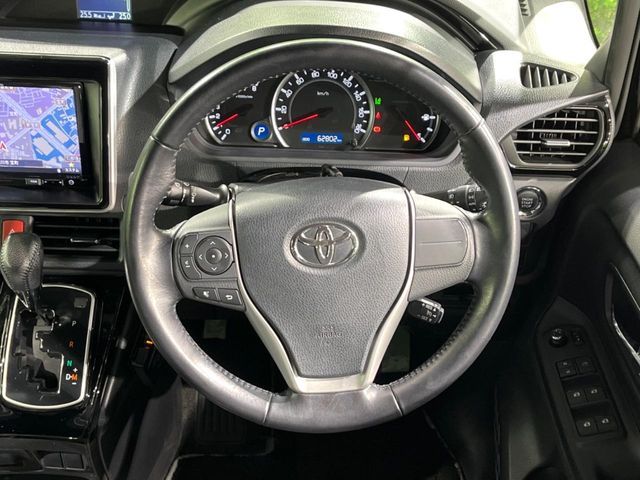 TOYOTA NOAH 2016