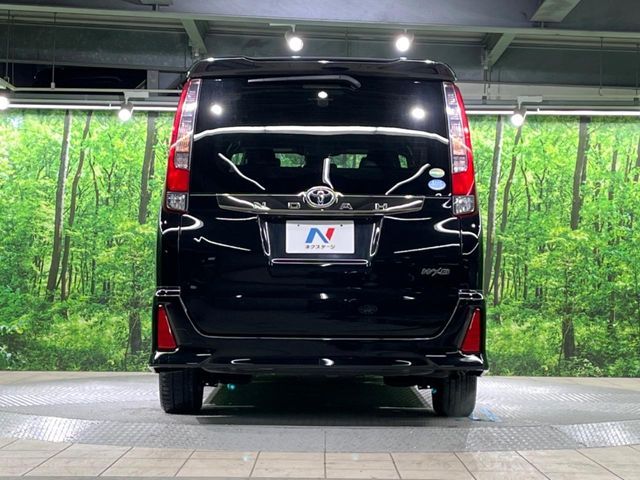 TOYOTA NOAH 2016