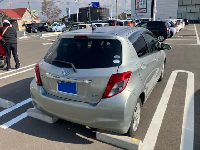 TOYOTA VITZ 2011