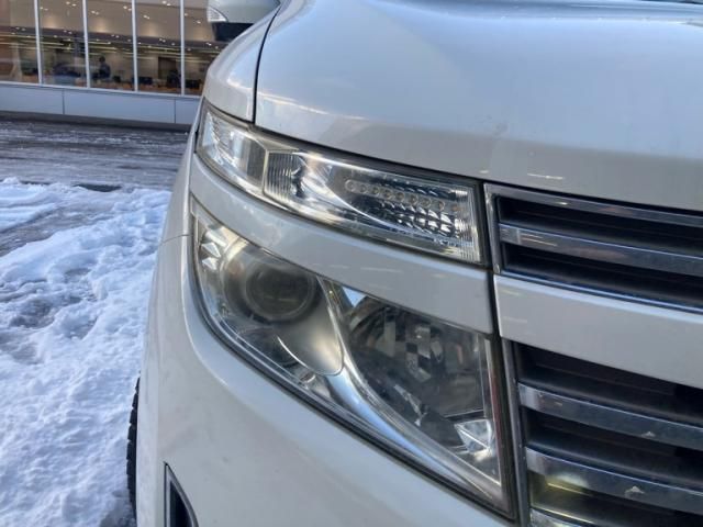 NISSAN ELGRAND  4WD 2011