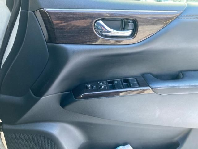 NISSAN ELGRAND  4WD 2011