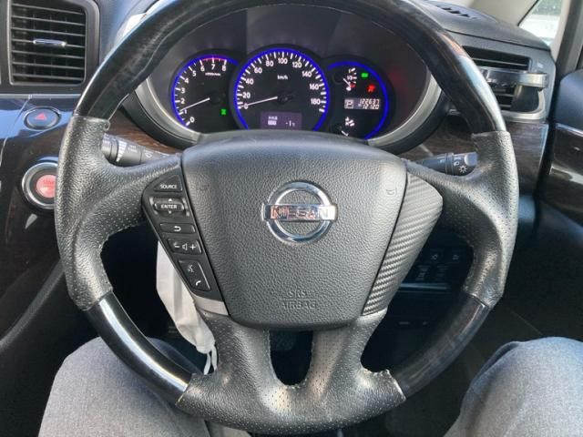 NISSAN ELGRAND  4WD 2011