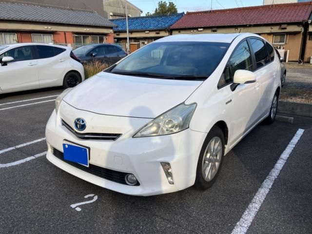 TOYOTA PRIUS Alpha 2012