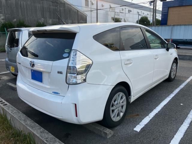 TOYOTA PRIUS Alpha 2012