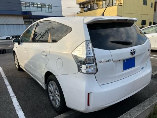 TOYOTA PRIUS Alpha 2012