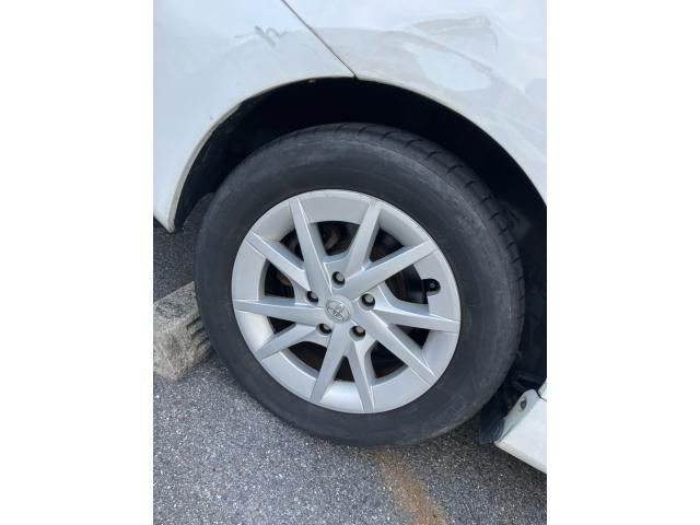 TOYOTA PRIUS Alpha 2012