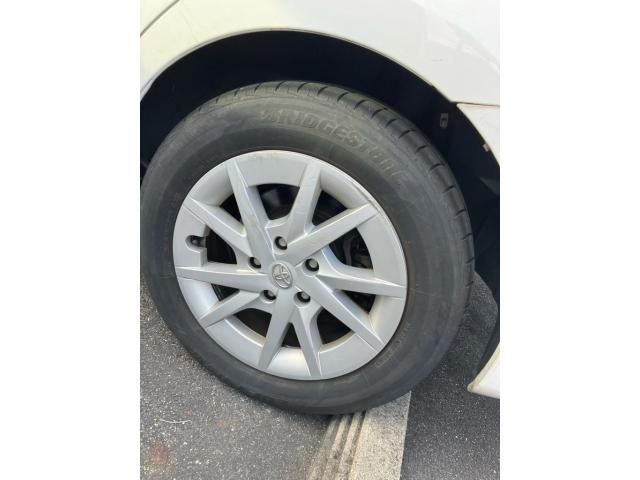 TOYOTA PRIUS Alpha 2012