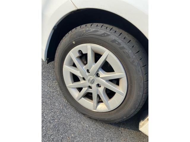 TOYOTA PRIUS Alpha 2012