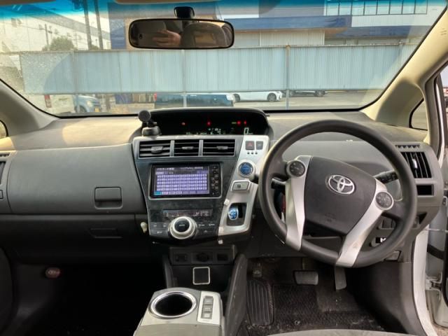 TOYOTA PRIUS Alpha 2012