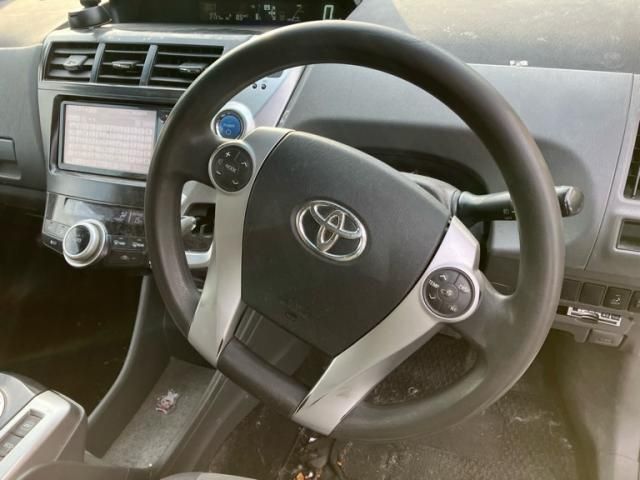 TOYOTA PRIUS Alpha 2012