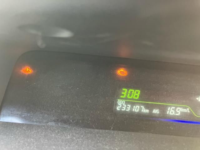 TOYOTA PRIUS Alpha 2012