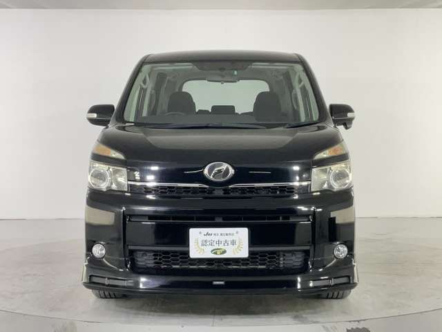 TOYOTA VOXY 2013