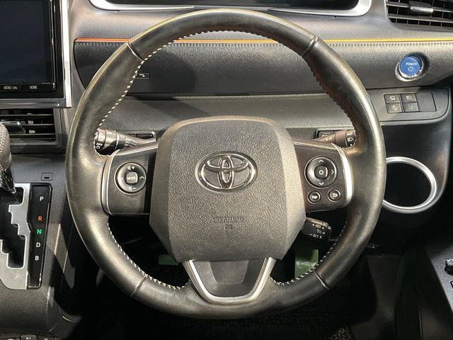TOYOTA SIENTA HYBRID 2018
