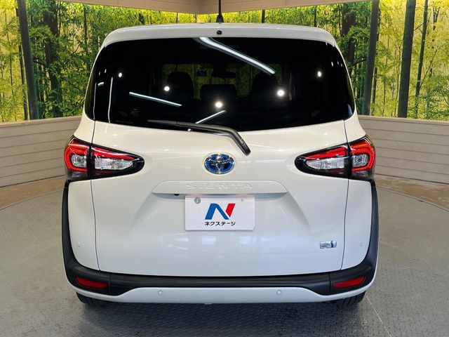 TOYOTA SIENTA HYBRID 2018