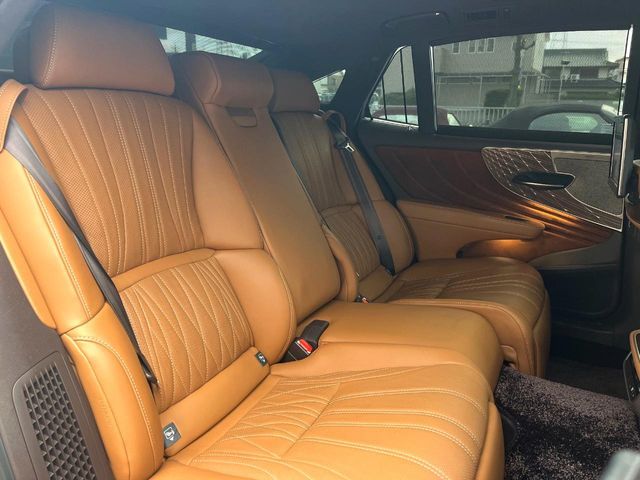 TOYOTA LEXUS LS500h 4WD 2017