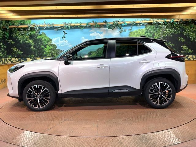 TOYOTA YARIS CROSS HYBRID 2025