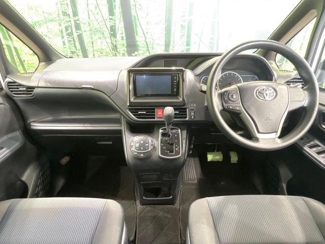 TOYOTA VOXY 2015