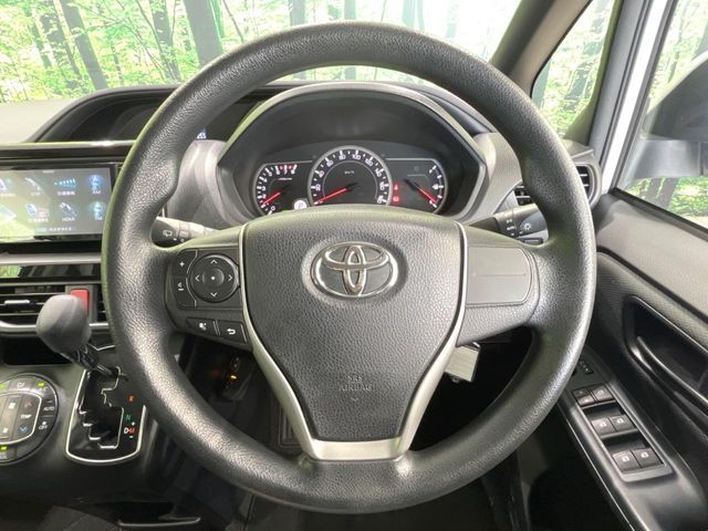 TOYOTA VOXY 2015