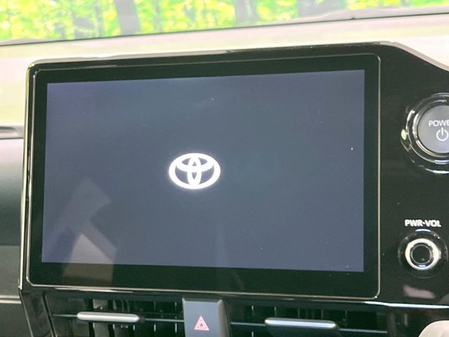 TOYOTA VOXY HYBRID 2024