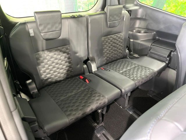 TOYOTA VOXY HYBRID 2024