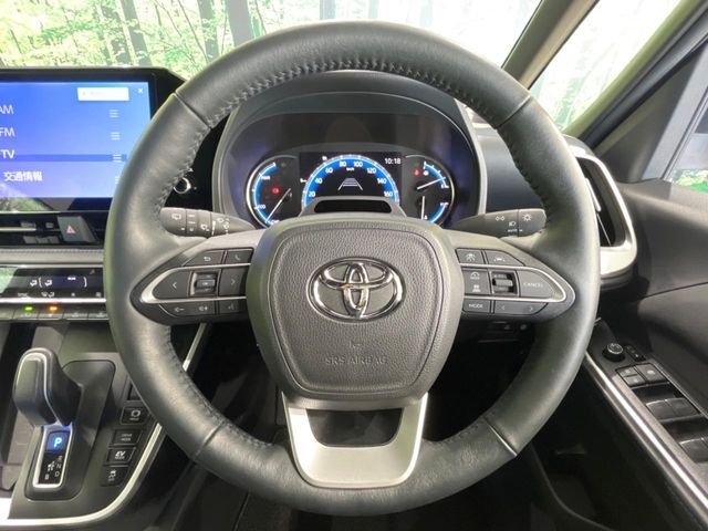 TOYOTA VOXY HYBRID 2024