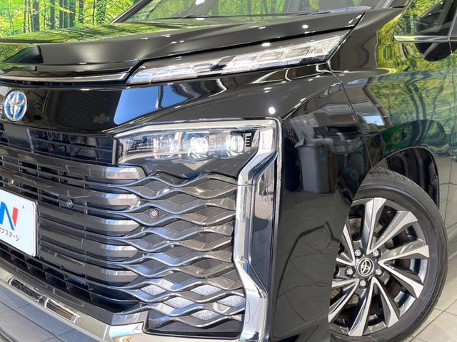 TOYOTA VOXY HYBRID 2024