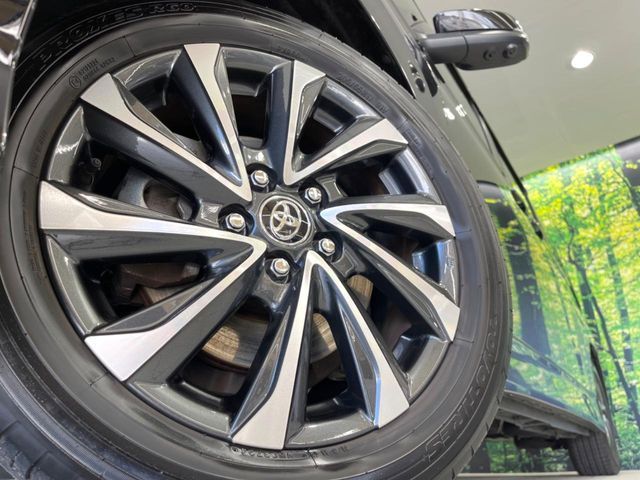 TOYOTA VOXY HYBRID 2024