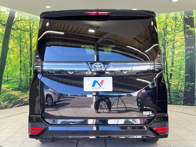 TOYOTA VOXY HYBRID 2024