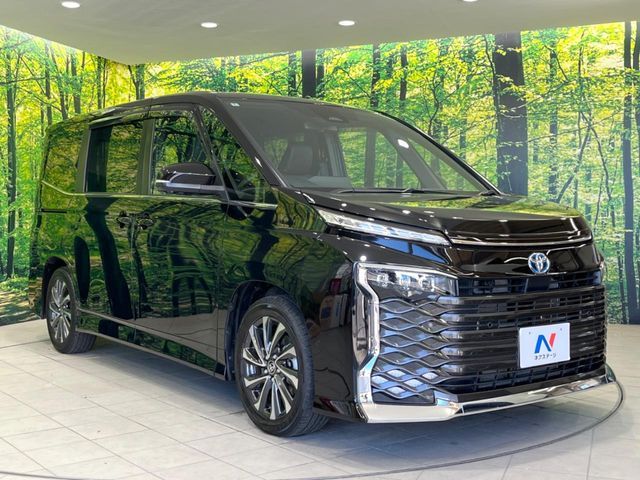 TOYOTA VOXY HYBRID 2024