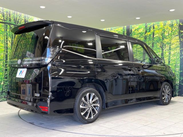 TOYOTA VOXY HYBRID 2024