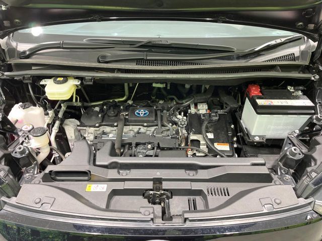 TOYOTA VOXY HYBRID 2024