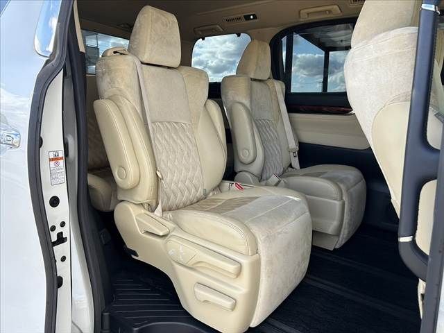 TOYOTA ALPHARD 2015