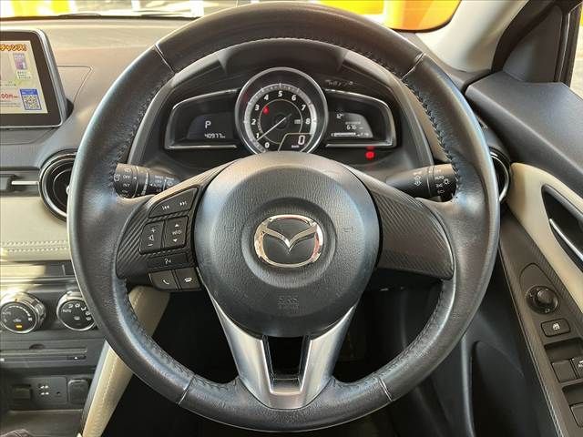 MAZDA DEMIO 2015