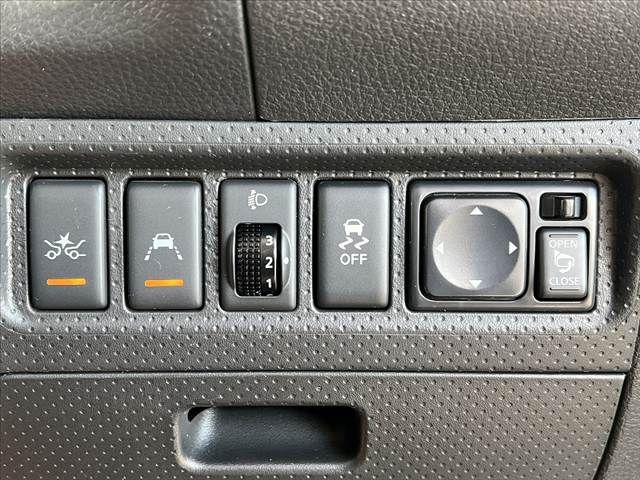 NISSAN NV150 AD 2WD 2017