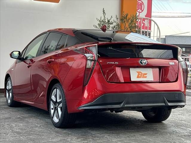 TOYOTA PRIUS 2017