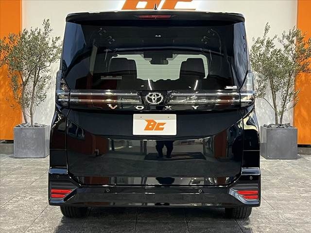 TOYOTA VOXY 2023