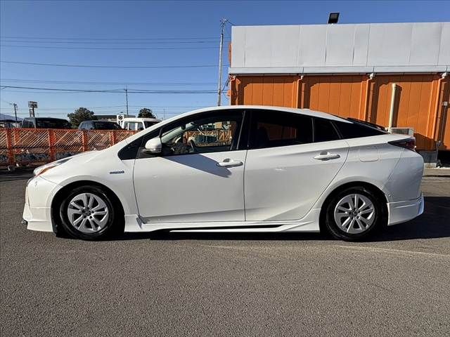 TOYOTA PRIUS 2017